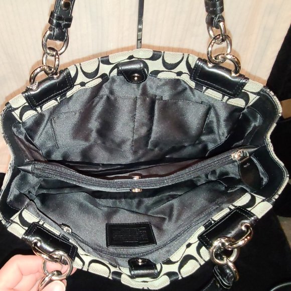 Coach Black & Grey Signature Canvas Penelope - Picture 4 of 16